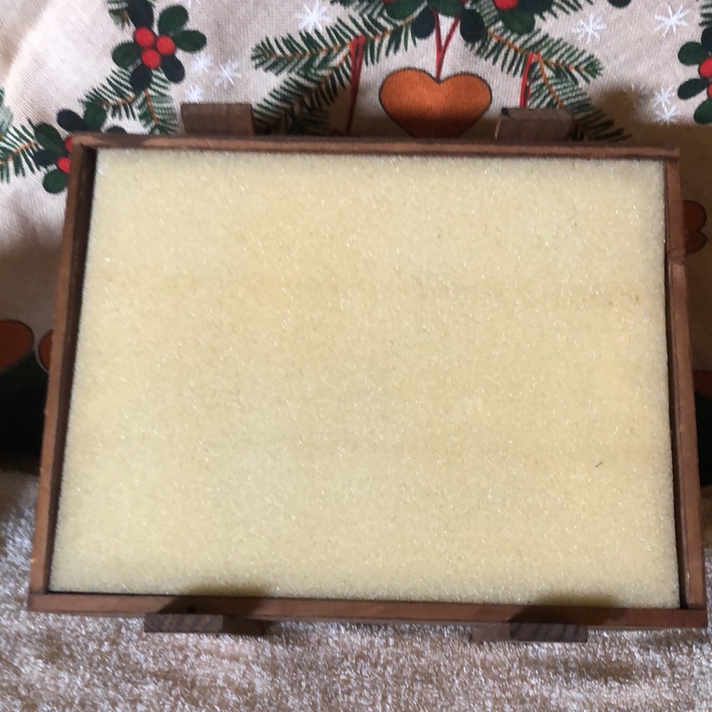 Thomas Pacconi Santa's from Around The World Ornaments with Crate - Picture 12 of 16
